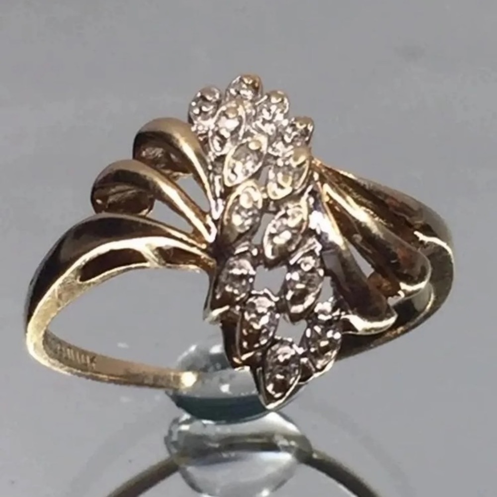 ❌SOLD❌10kt Diamond Ring